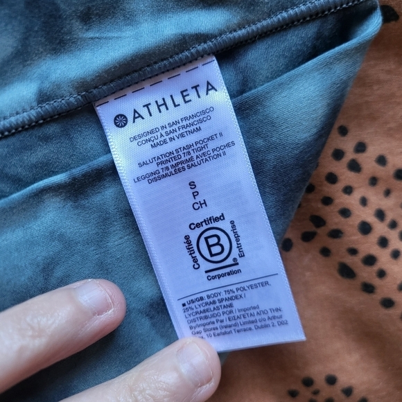 EUC Athleta Salutation Stash Pocket II Printed 7/8 Tight Tie Dye Green Small - Picture 8 of 12